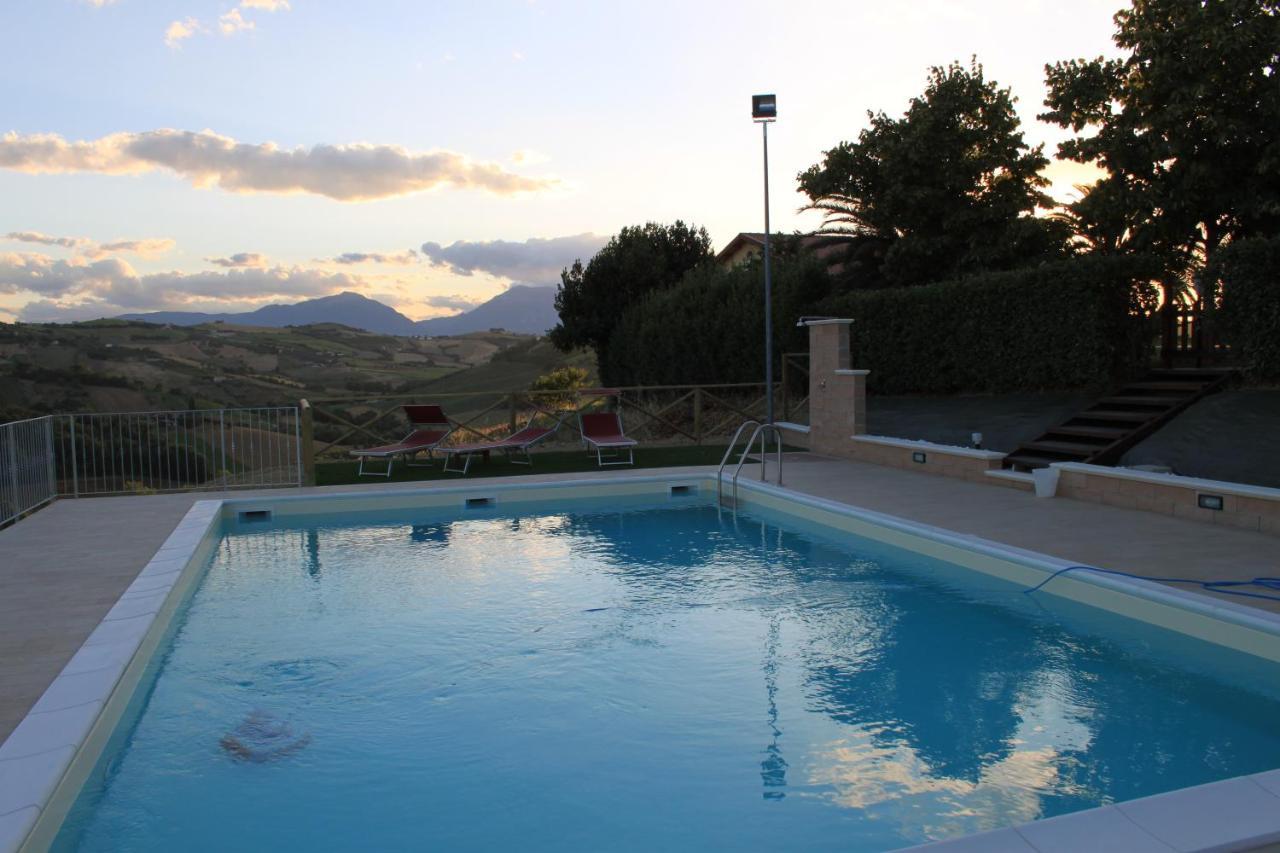 Country-House Pecora Nera Pensionat Mosciano SantʼAngelo Eksteriør billede